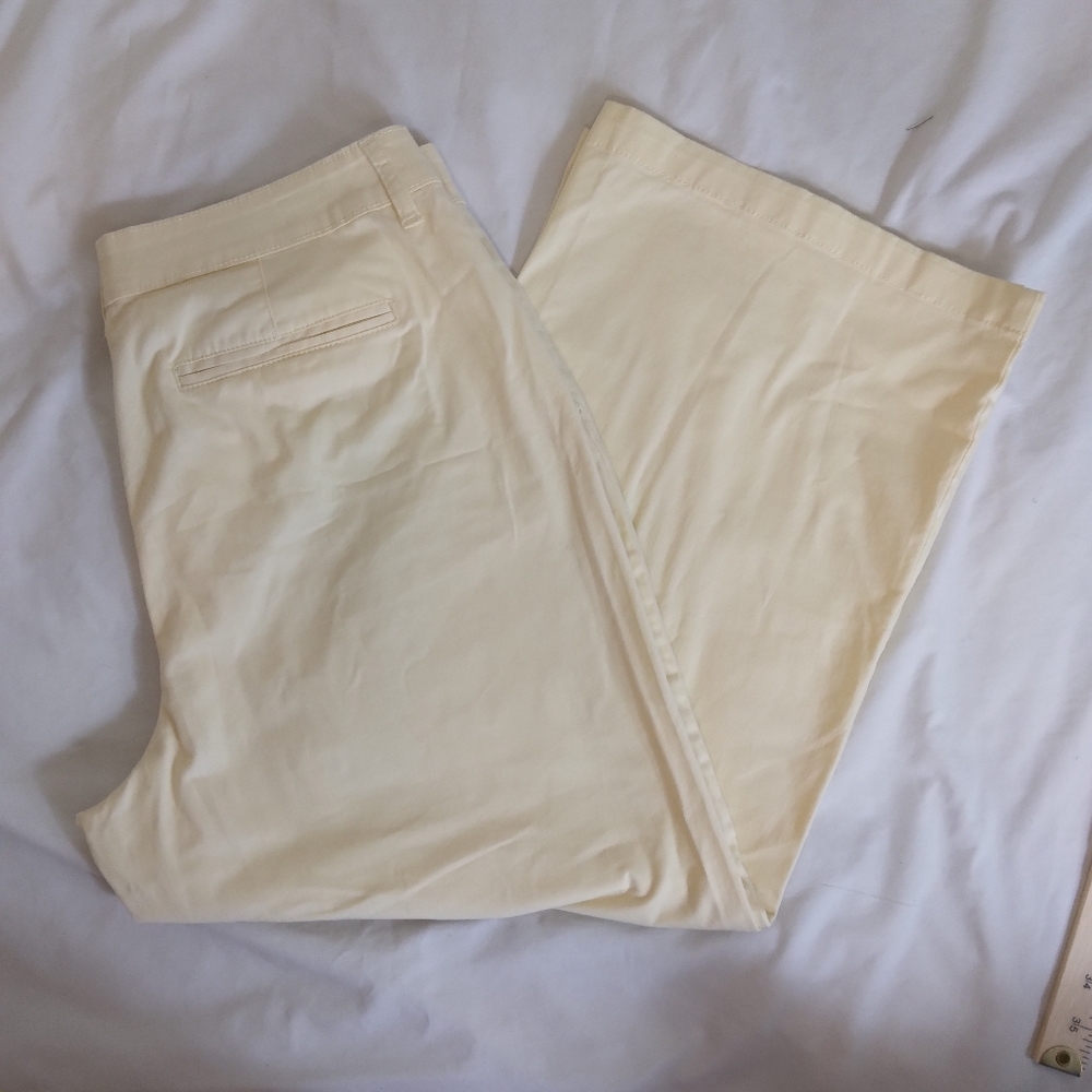 Size 14 A.N.A. Cropped Wide Leg Baby Yellow Pants NWT